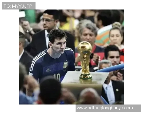 20世纪十大足球巨星传奇人物与他们的辉煌成就回顾 20世纪十大足球巨星传奇人物与他们的辉煌成就回顾